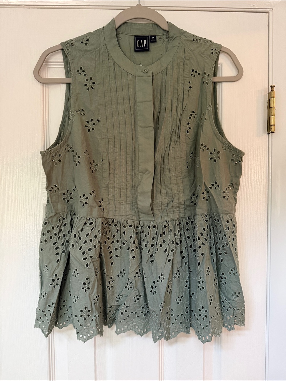 GAP Sleeveless Eyelet Peplum Top in Sage